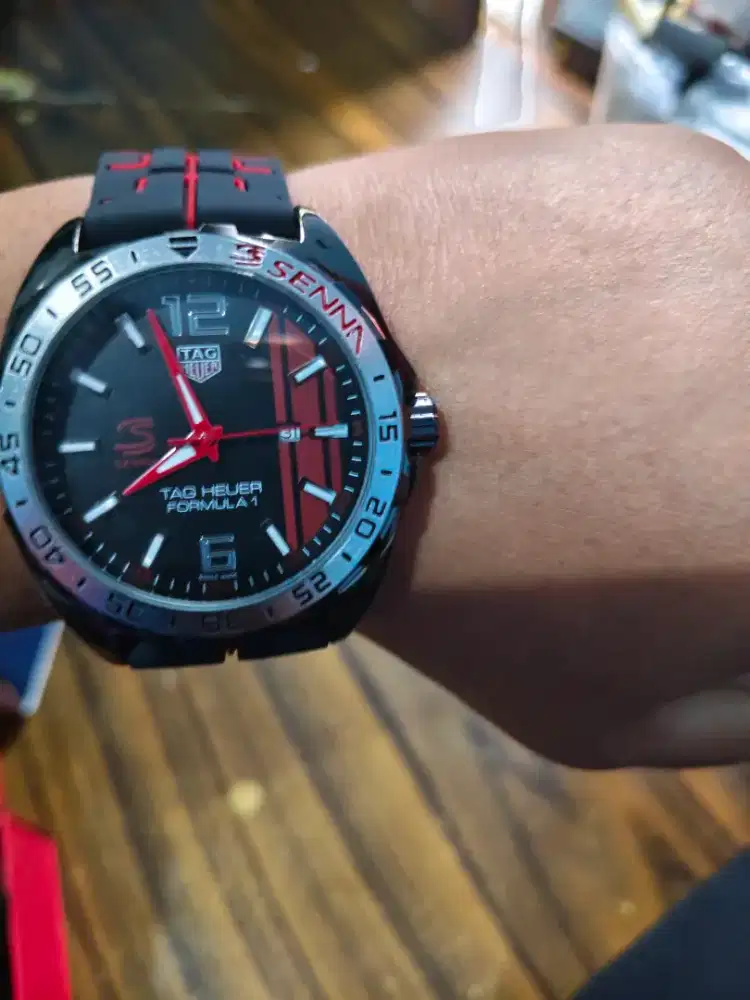Jam tanggan TAG F1