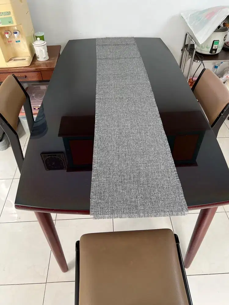 Set meja berikut 4 buah kursi