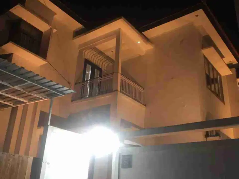 dijual rumah lantai 2 di Taman Mumbul nusa dua