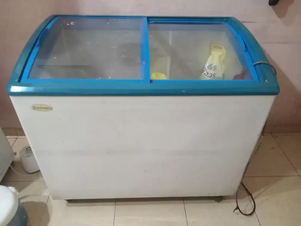FREZER KACA MERK SANSIO