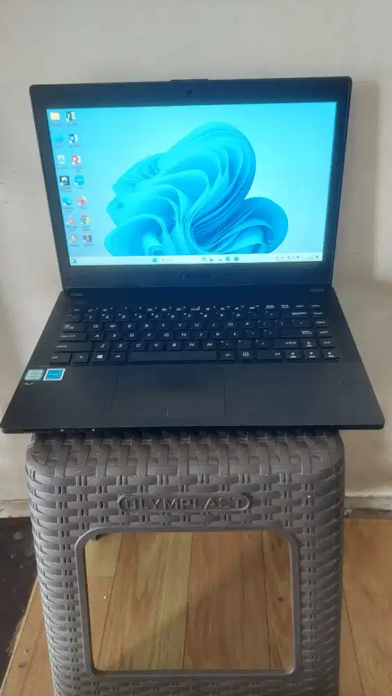 JUAL LAPTOP ASUSPRO P2430U INTEL CORE I3-6006U,RAM8GB DDR4,SSD256GB