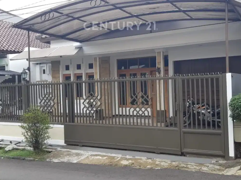 Rumah Asri  Nyaman Di Komplek Sakura Indah Bandung