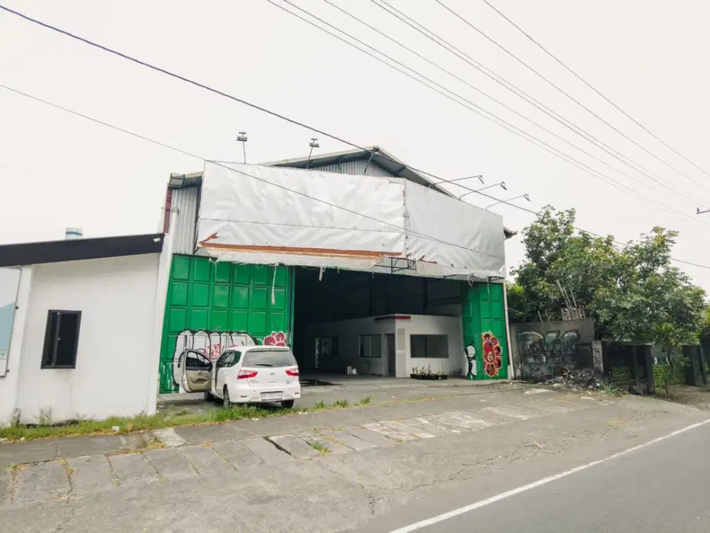 Gudang Luas di Ringroad Selatan - Lokasi Strategis untuk Bisnis Anda