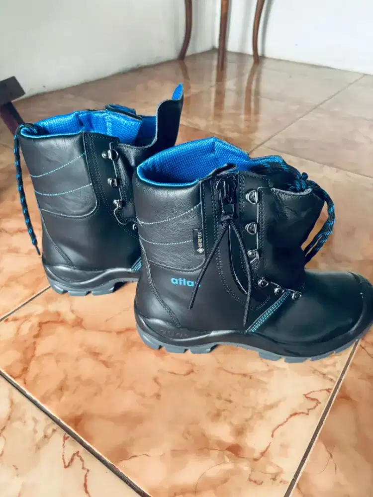 Dijual sepatu safety kondisinya masih baru