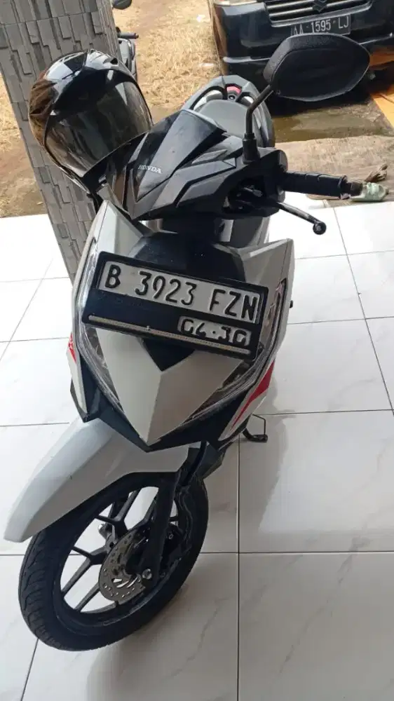 dijual vario 125 warna putih tahun 2015