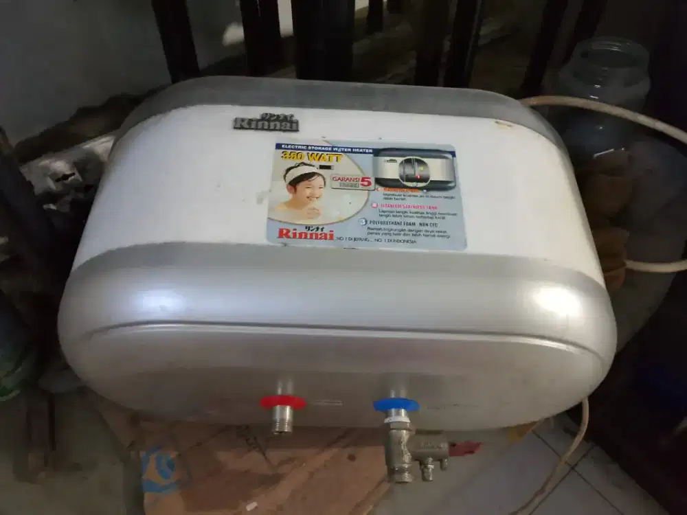 Pemanas air panas kamar mandi