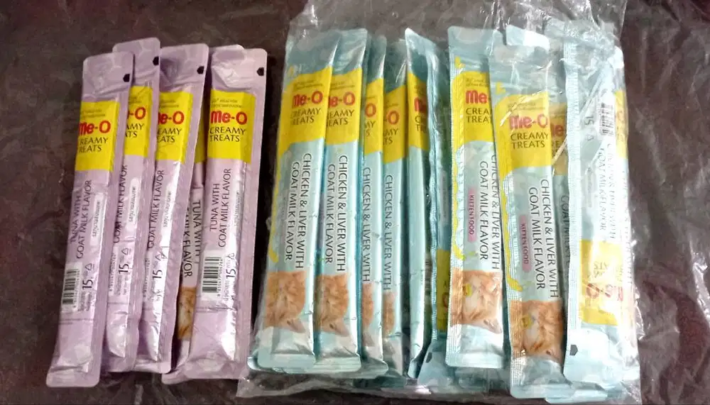 30 pcs me-o stick makanan kucing
