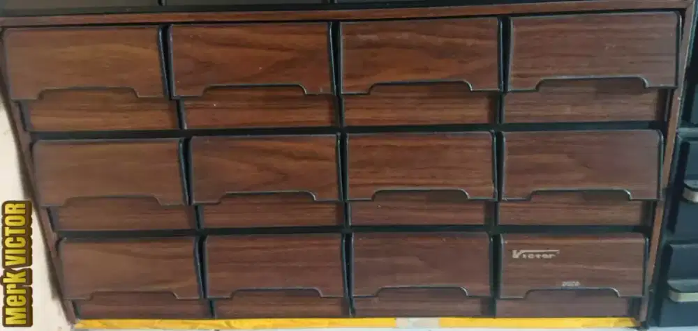 Box Vintage Kaset Pita Victor