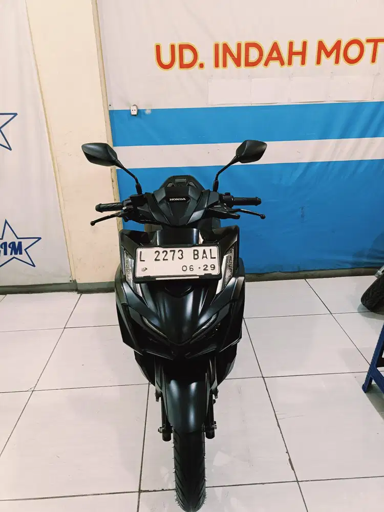 Hitam glossy HONDA VARIO ESP CBS ISS EXCLSV 160 2024 km low