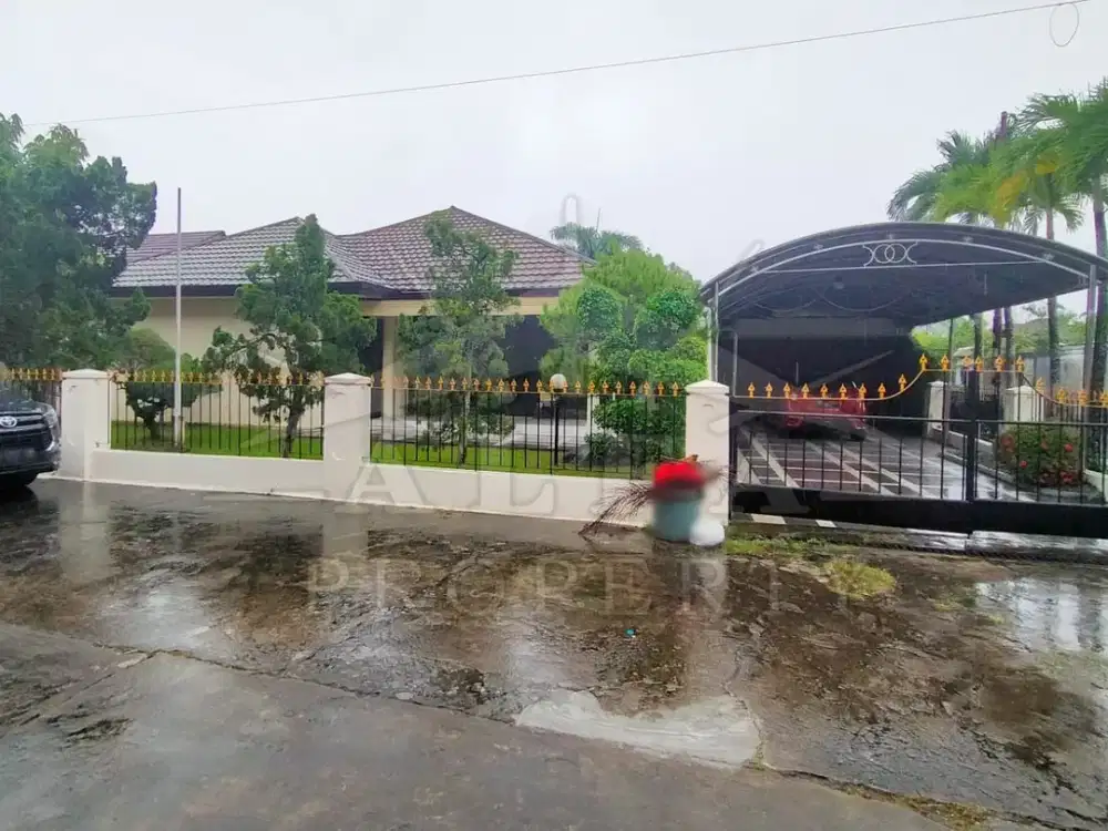 Jual Rumah Mewah Luas Siap Huni Posisi Hook