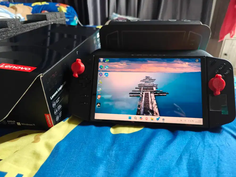 Lenovo Legion Go Z1 Extreme 16GB/512GB Fullset Garansi On sd Des 2026