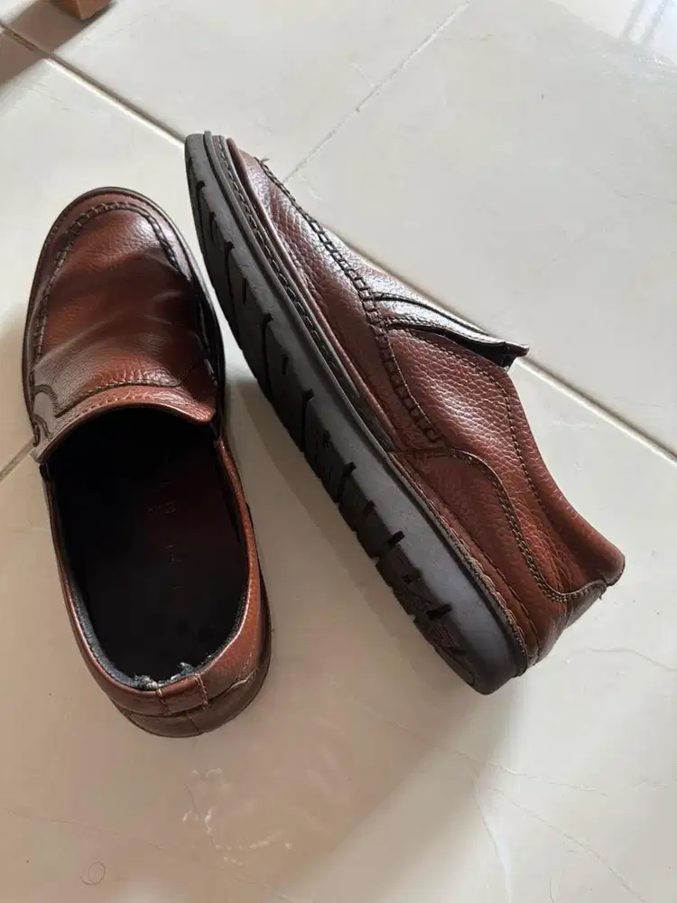 Sepatu kulit buchery