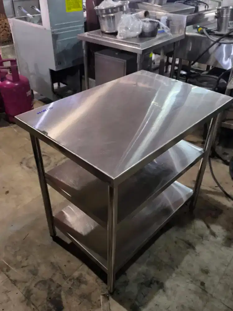 Meja 3 susun uk 90×60×85 

Hrg 2,3jt