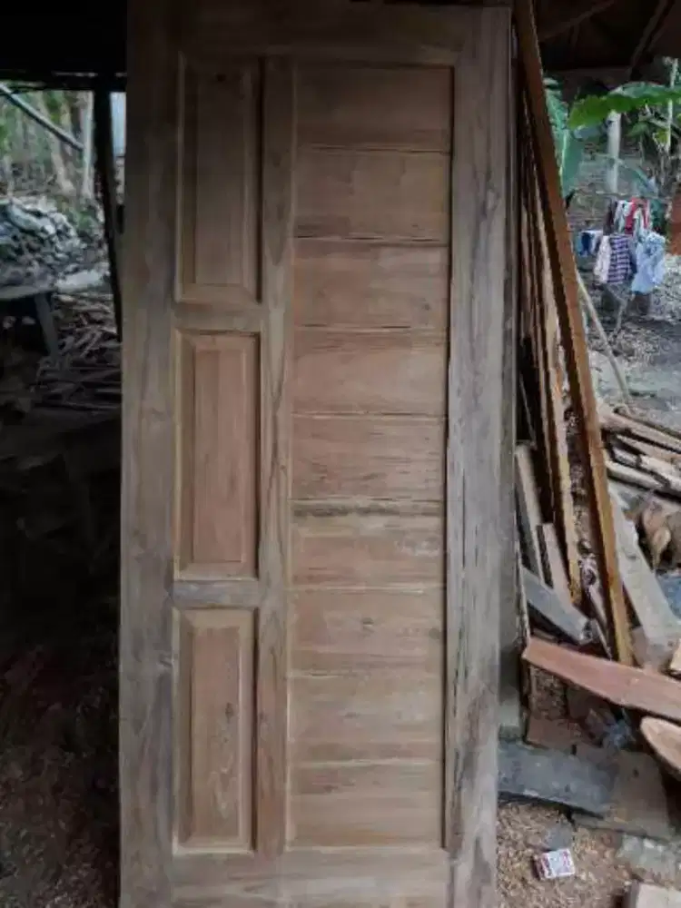 Pintu kayu jati