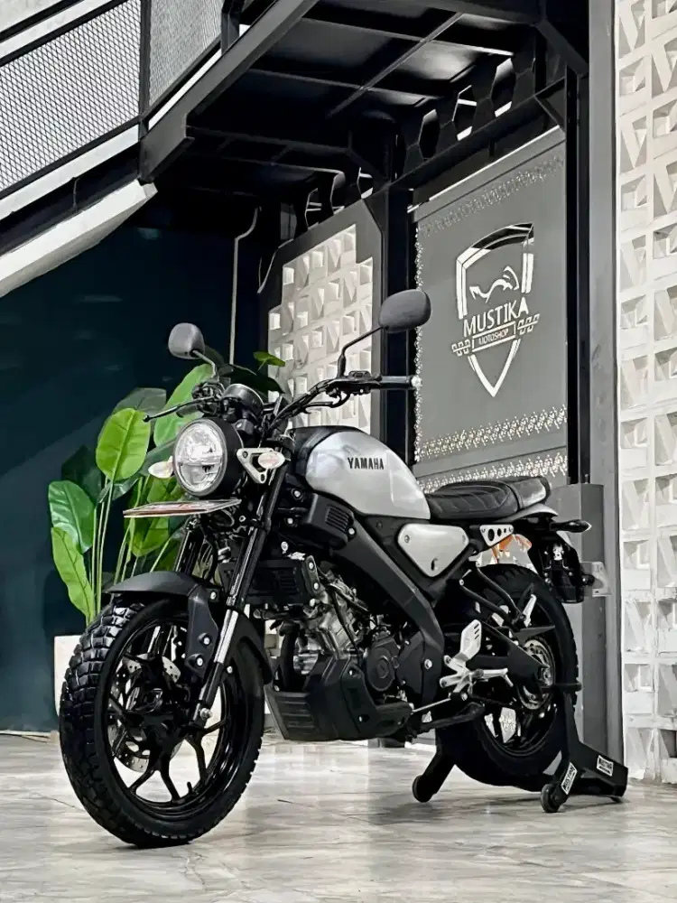 Yamaha XSR 155 2023 Silver. W Gresik. DANNY Mustika Motor Sulfat MLG