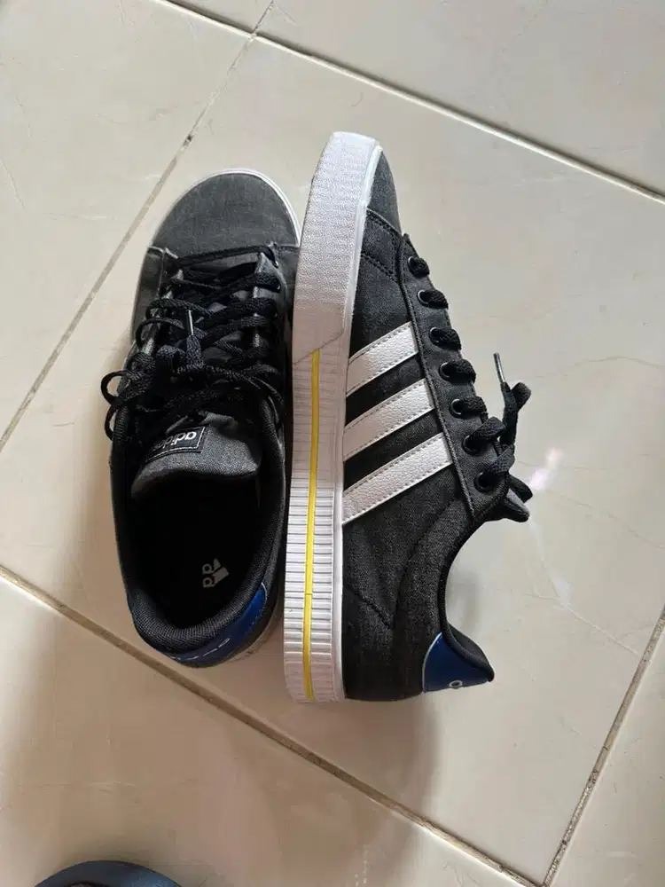 Adidas shoes bekas