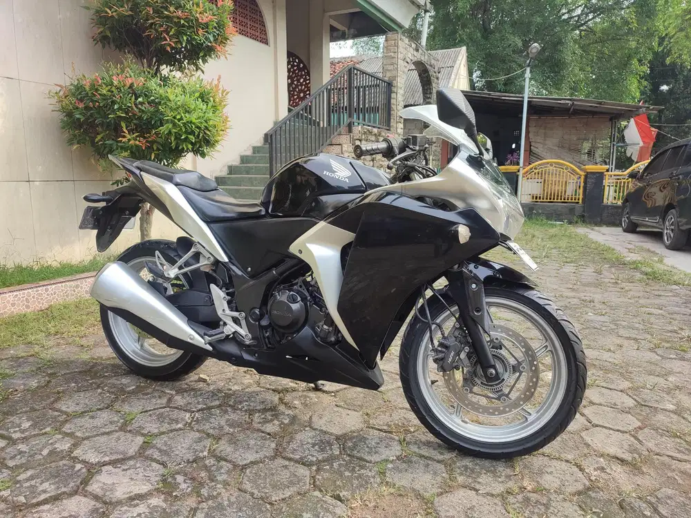 CBR 250 CBU TAHUN 2011 GRESS