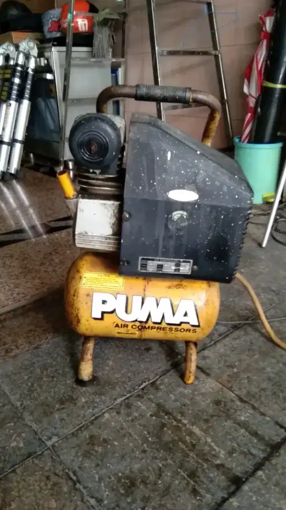 Mesin kompresor portable merek Puma Model AC 1010