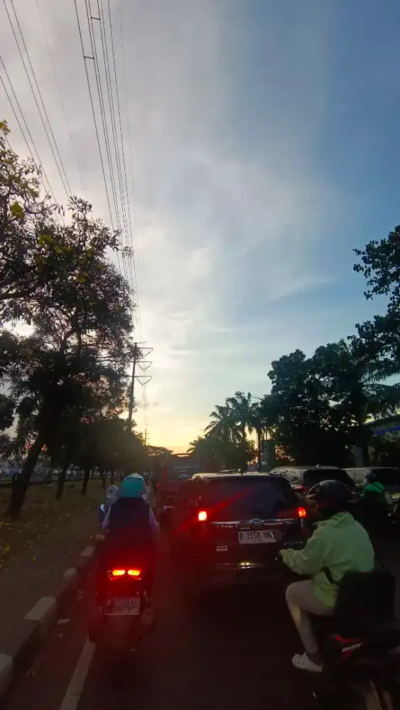 Saya sedang butuh loker