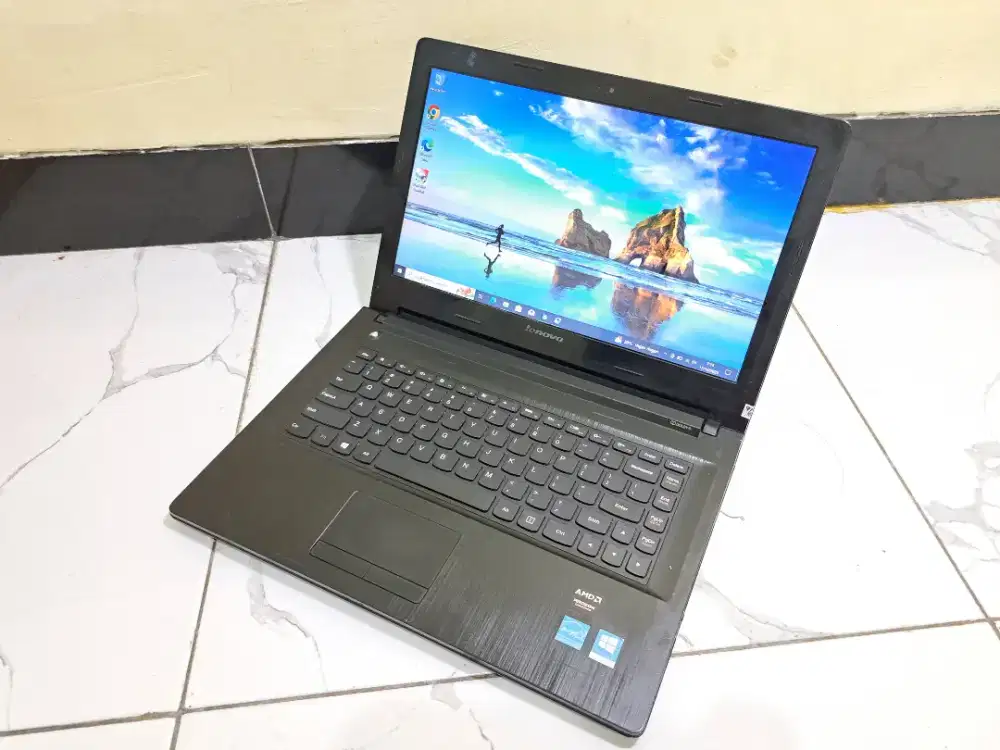 Core i5 VGA AMD RADEON  ram 4 gb ssd 128 gb slim