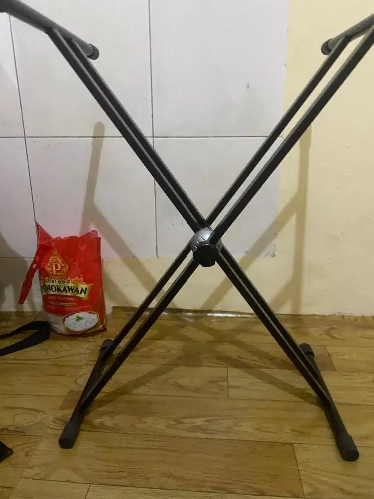 stand keyboard lawrence