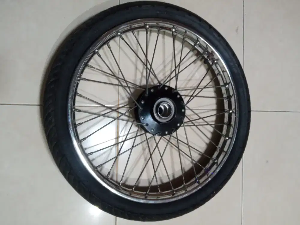 Jual sepasang lingkar motor lengkap(ban luar+ban dalamnya) Rp.400.000