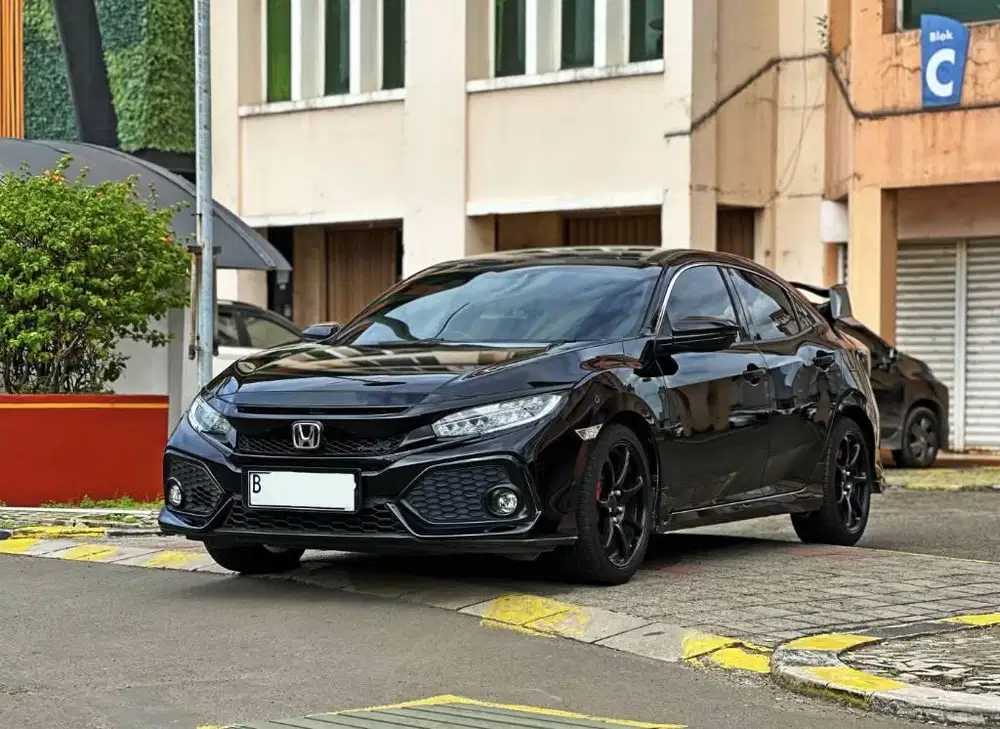 KM 60rb Honda Civic Turbo Hatchback 1.5 AT Hitam Record Dp 13jt