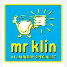 Karyawan Laundry Setrika Uap dan Packing