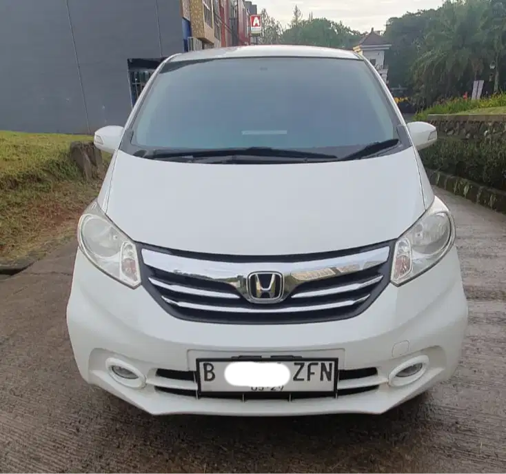 DIJUAL HONDA FREED GB3 1.5 E AT (PSD) 2014 ISTIMEWA DIJAMIN(COLLECTOR)