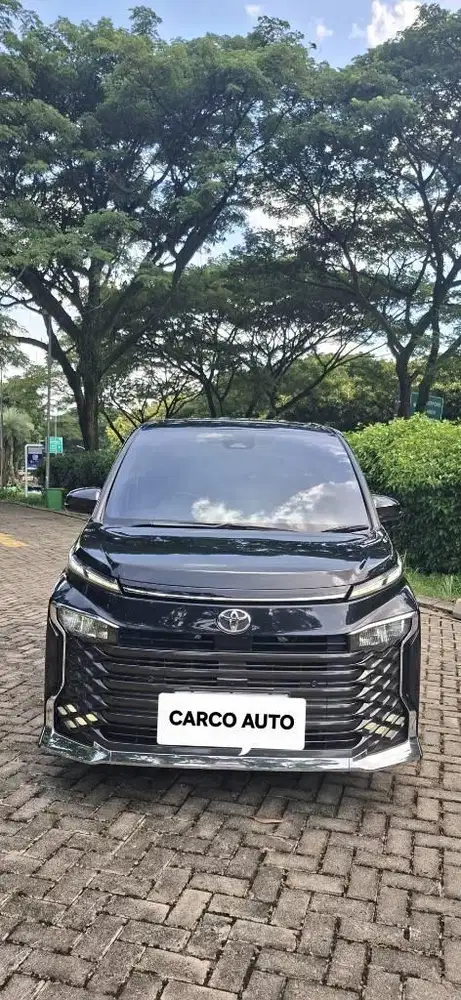 Toyota Voxy 2.0L 2022 Hitam Black Record