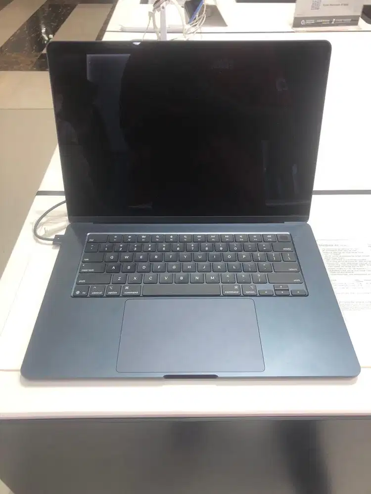 Promo MacBook Air (15 inci)