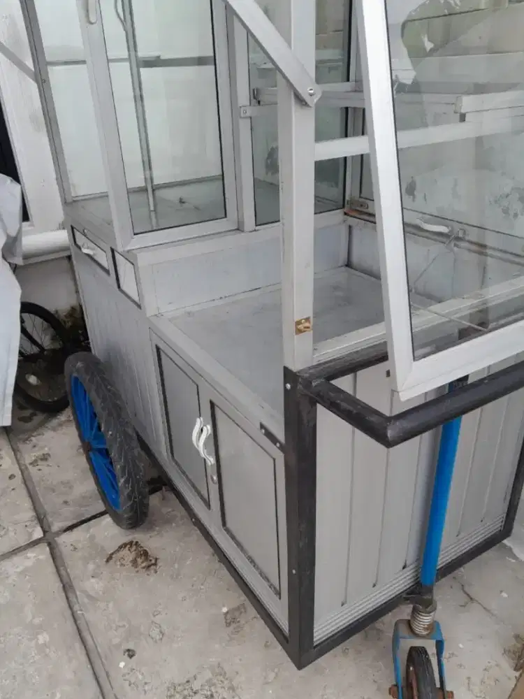 Lowker buat jaga dan masak (goreng) utk produk onde2.