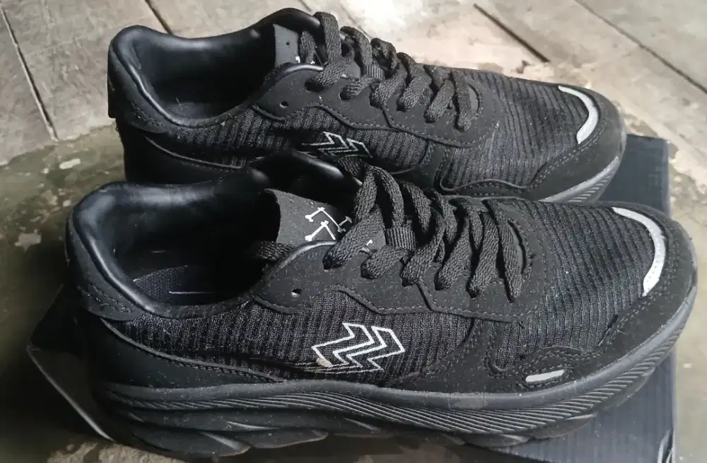 SEPATU LARI GEOFF MAXX WOLF VICIOUS