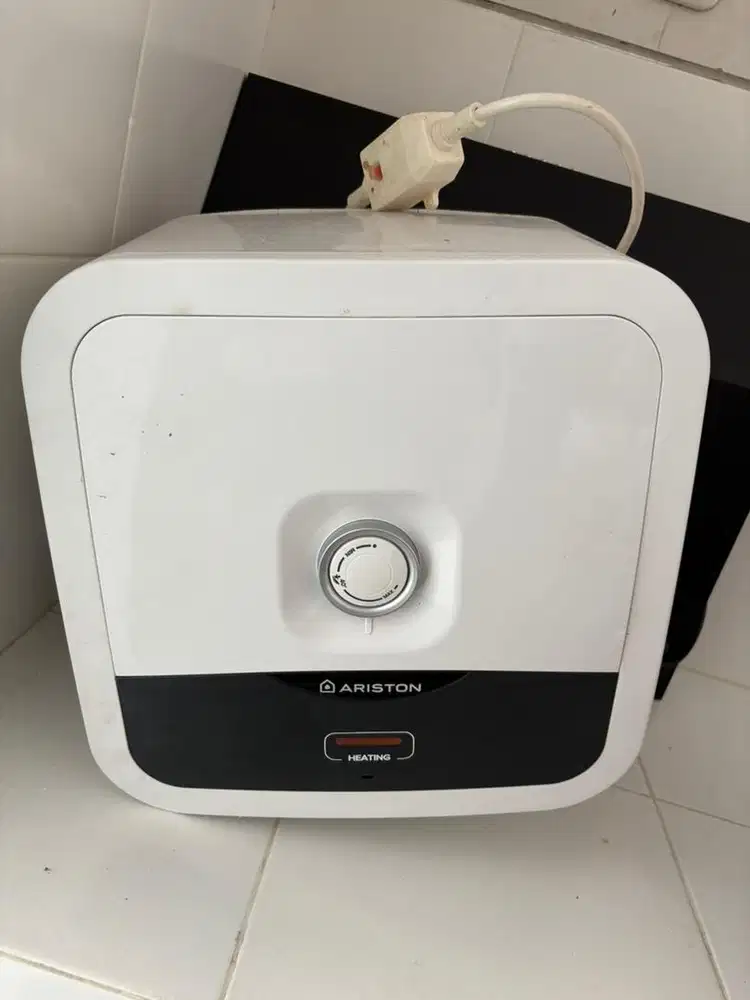 Ariston Water Heater R 15 Liter 350 Watt
