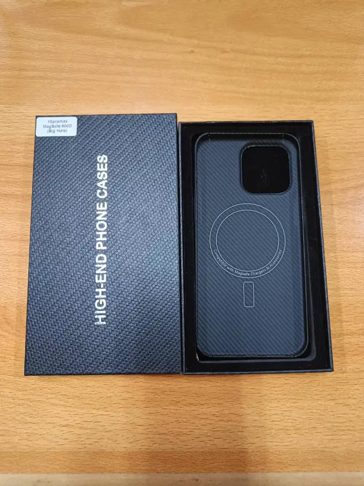 Iphone 15 pro max magsafe 600D big hole high end case casing like new