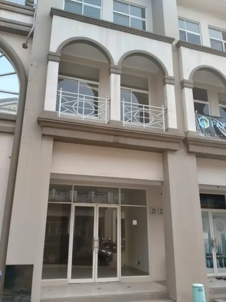 Disewakan Ruko  Lantai di Grand Galaxy city,Bekasi Selatan