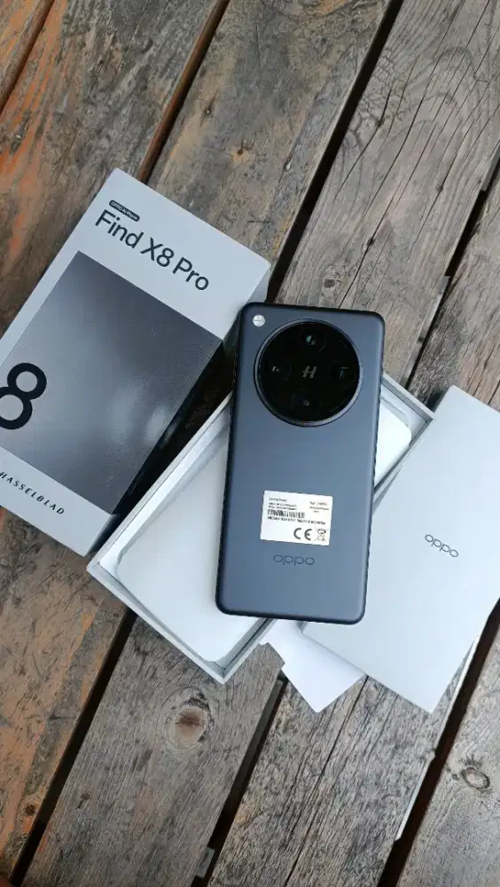 Di jual find x8 pro 16/512 lengkap like new