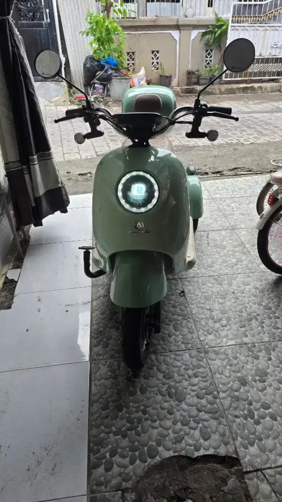 Sepeda listrik roda tiga