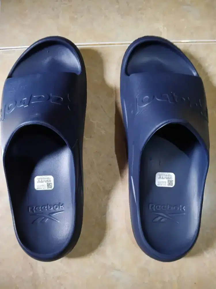 sandal reebok ukuran 43
