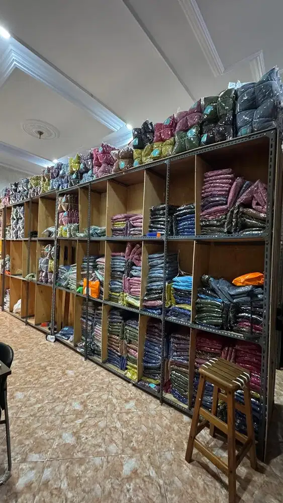 Rak besi tinggi 2.5 meter sama 3meter lebar 3meter total ada 8rak