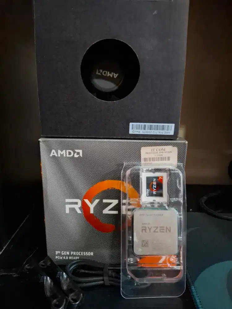AMD Ryzen 7 3700X AM4 Full Box + Stock Cooler