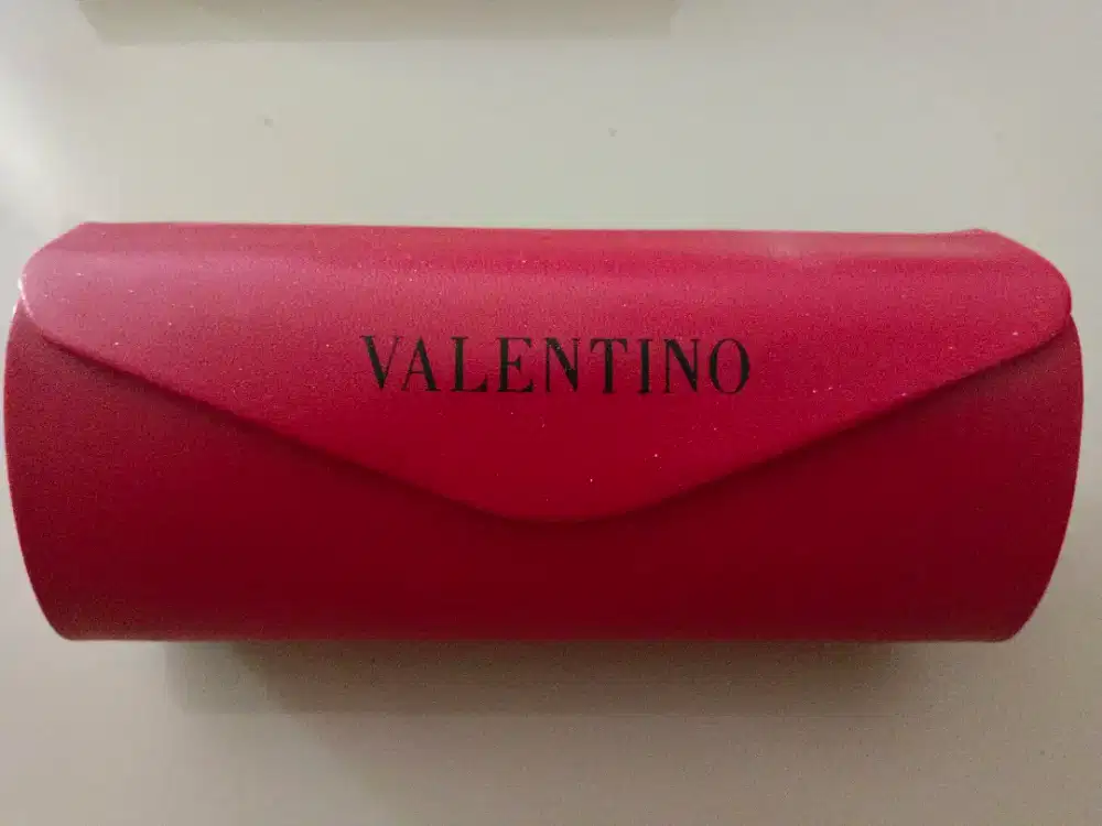 Kacamata Valentino