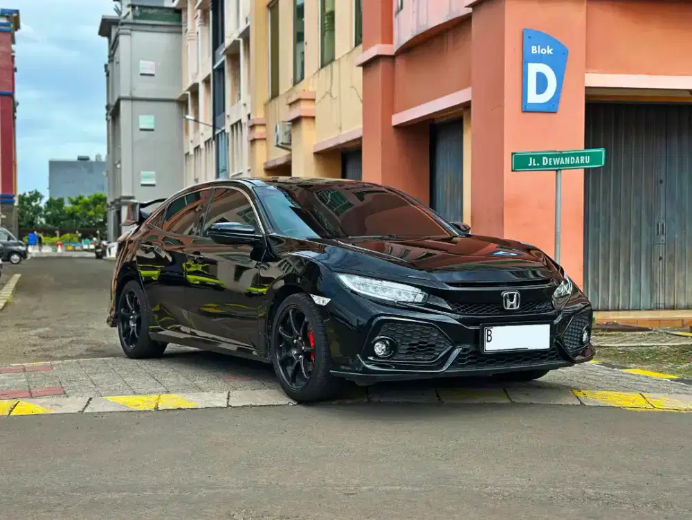 DP 13jt Civic 1.5 HB Turbo Hatchback 2018 Hitam New Honda E bs TT