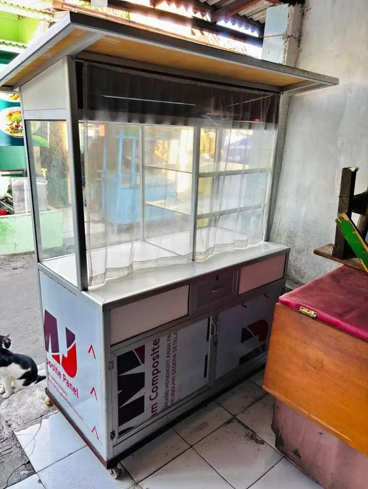 Etalase alumunium bekas