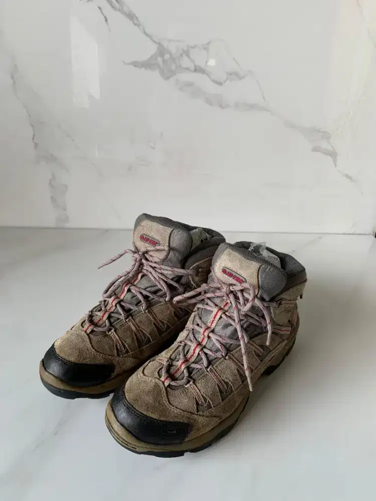 Sepatu Hi-Tec haiking