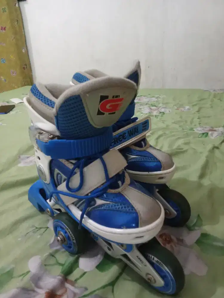 Sepatu roda anak