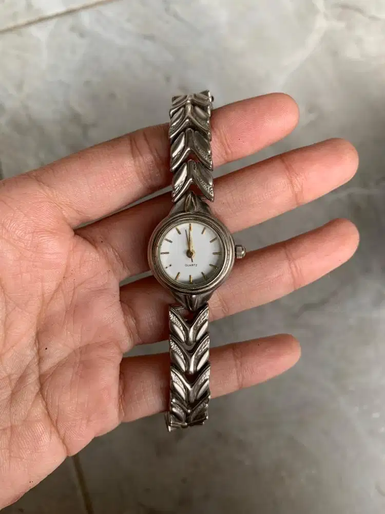 JAM TANGAN QUARTZ VINTAGE Y2K SILVER STAINLESS STEEL RANTAI WANITA