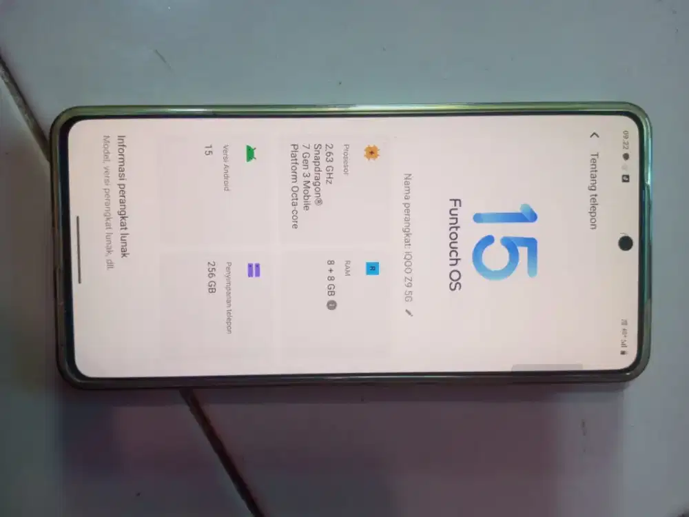 IQOO Z9 5G breze green