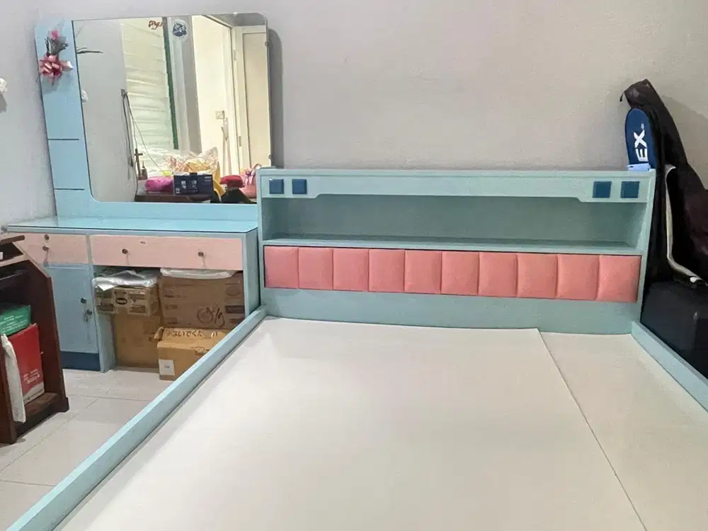 Ranjang no.2 + meja rias