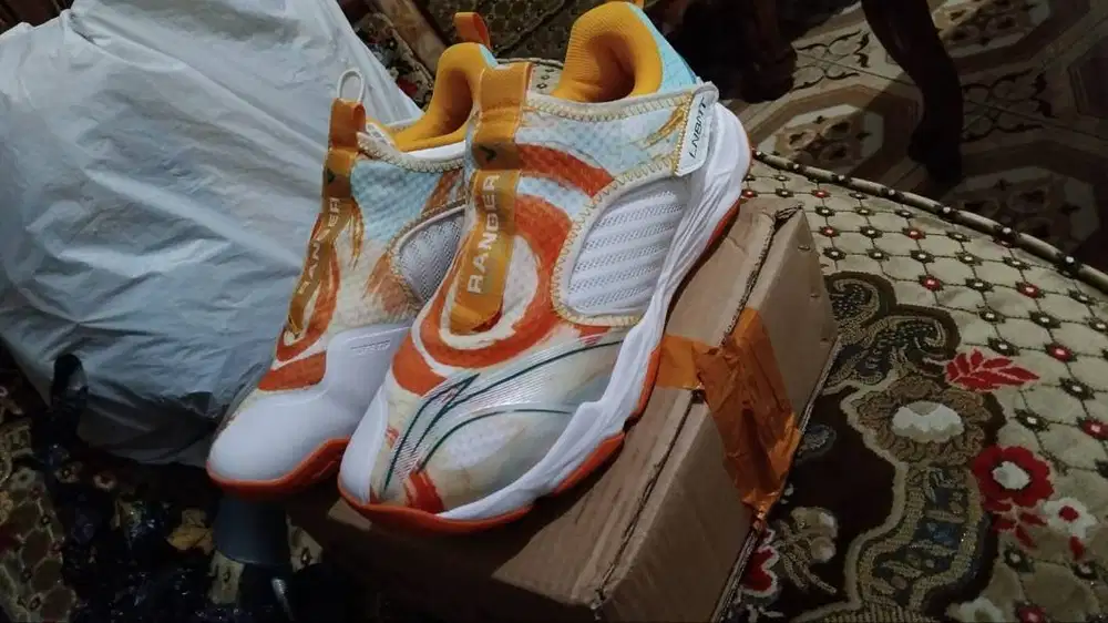 Jual sepatu lining ranger v warna